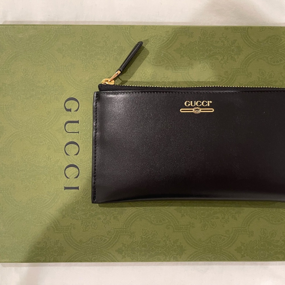 NWT Gucci leather wallet black GG gold logo top zip closure